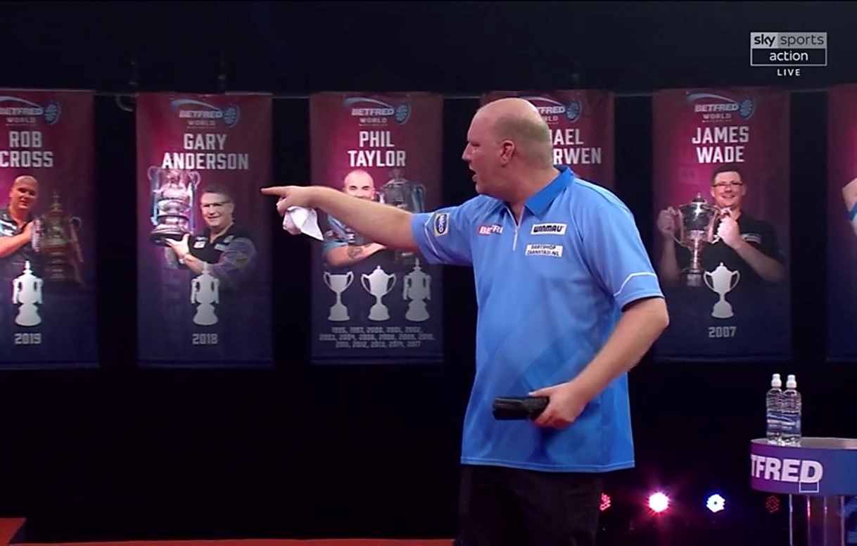 Vincent van der Voort apologises to Kirk Bevins