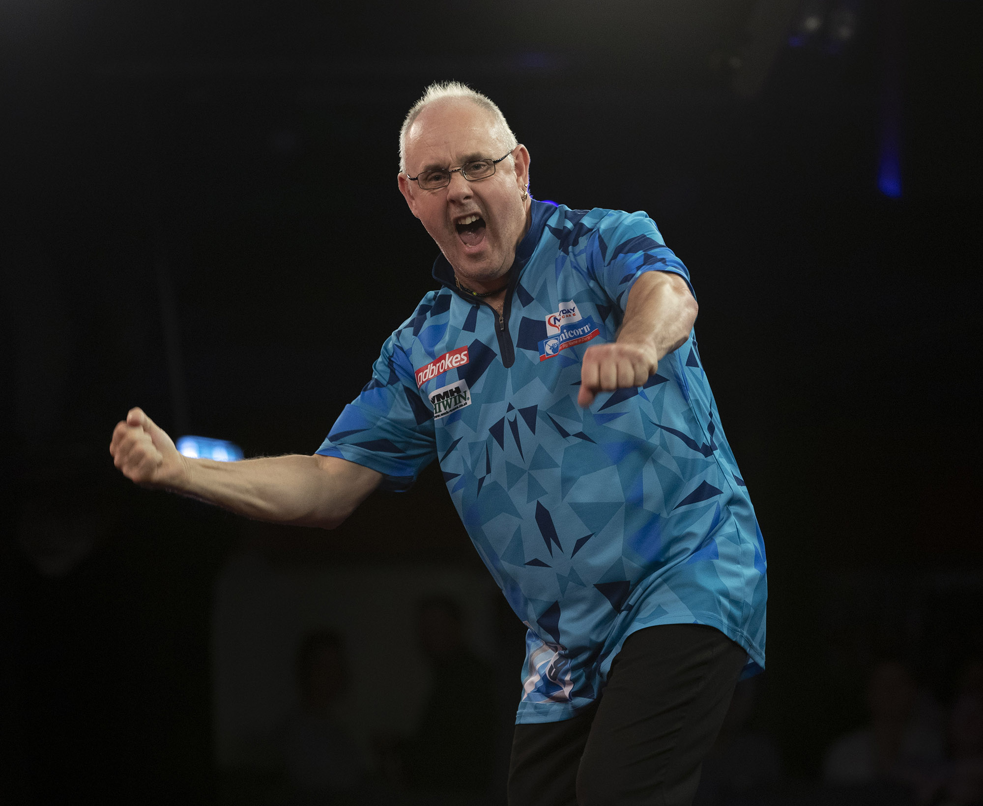 White shocks MvG in round two of European Championship