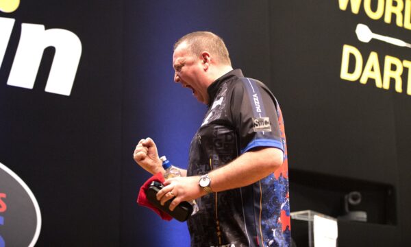 Durrant edges out Van Gerwen
