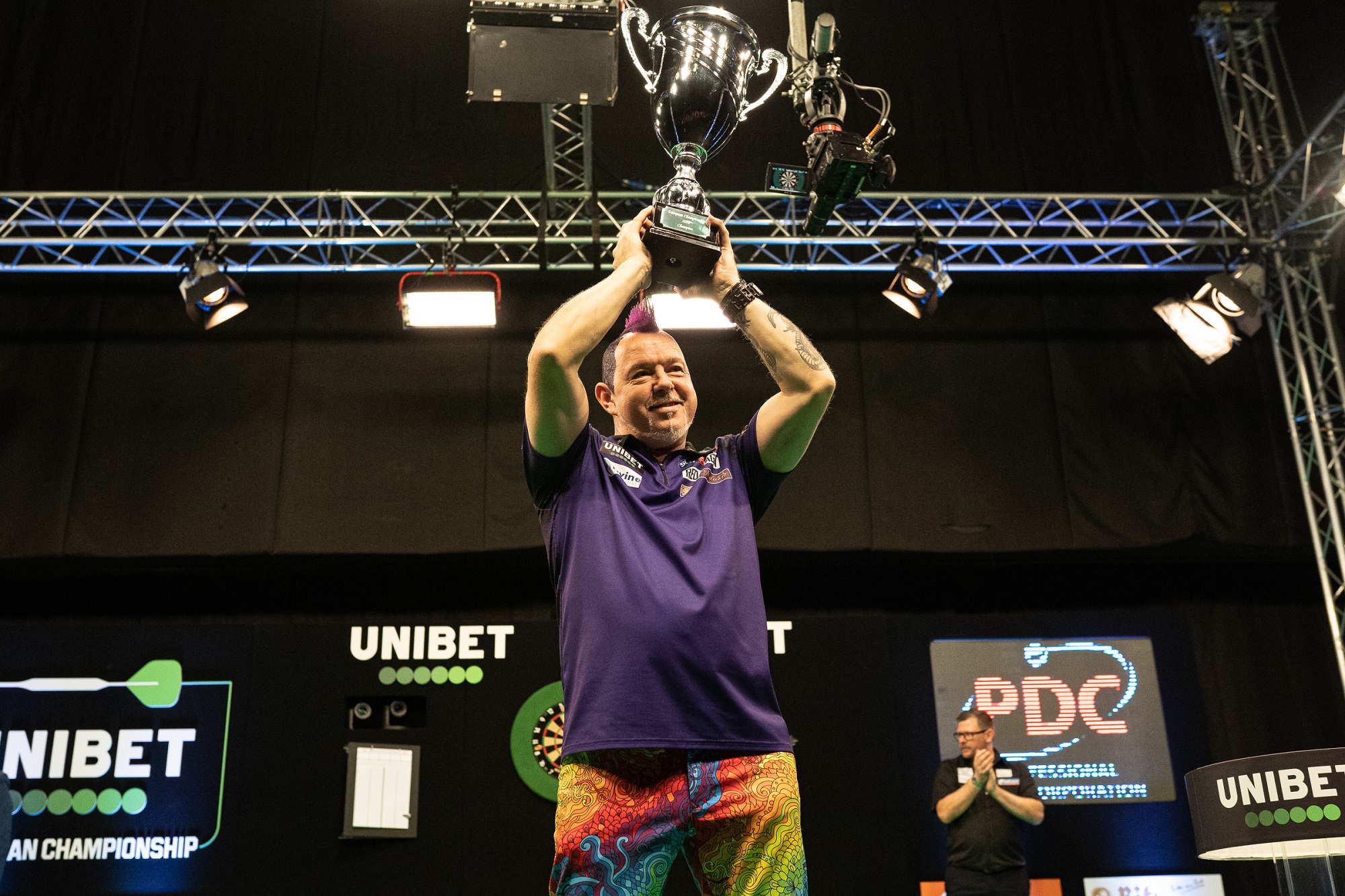 Wright waltzes to European Championship Final win