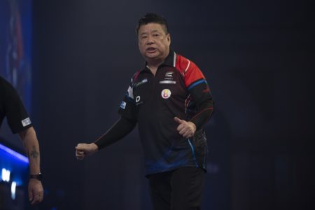 Paul Lim playing at the World Darts Championship