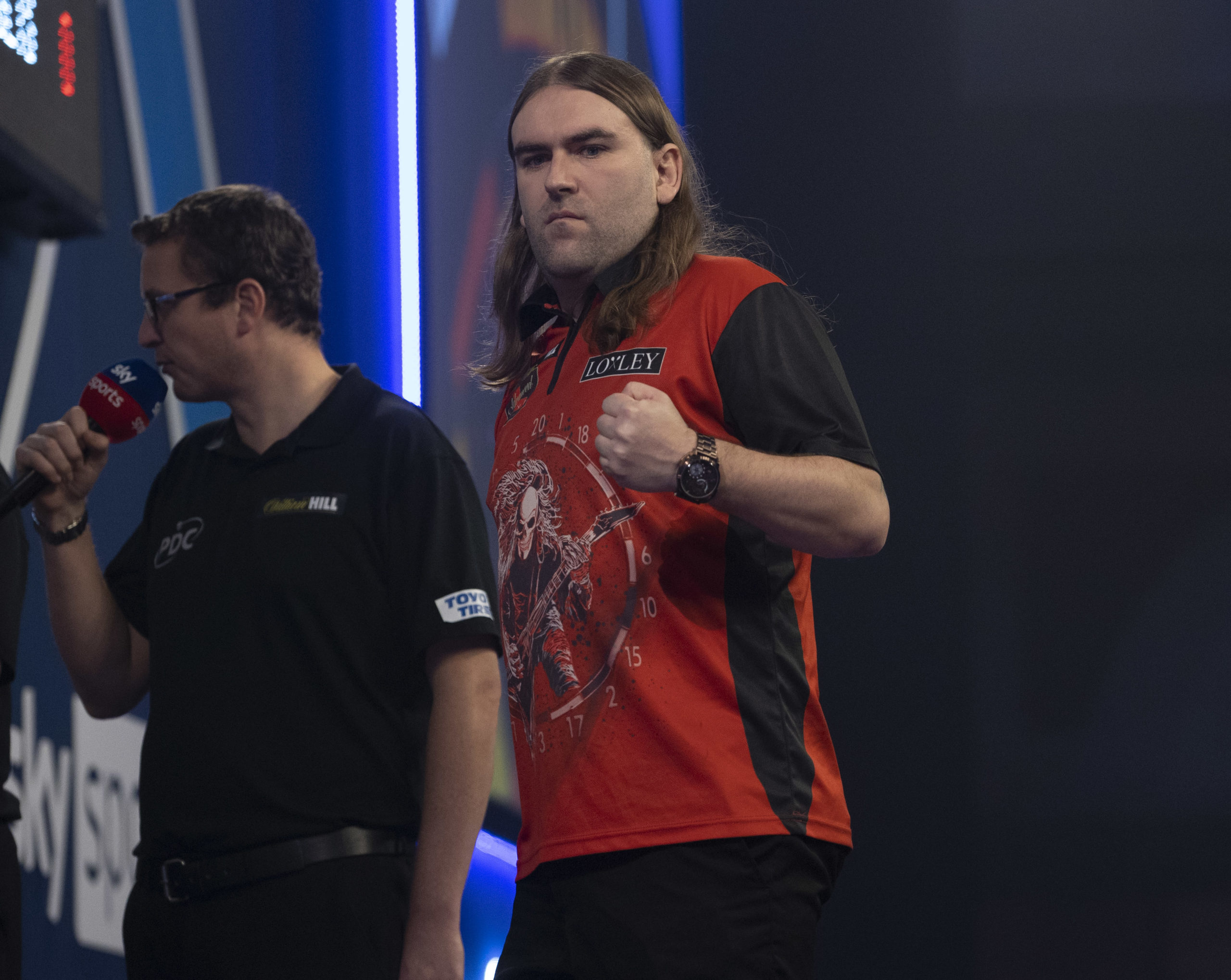 Searle strolls into round three on day six of World Darts Championship