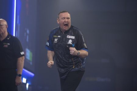 Glen Durrant playing at the World Darts Championship