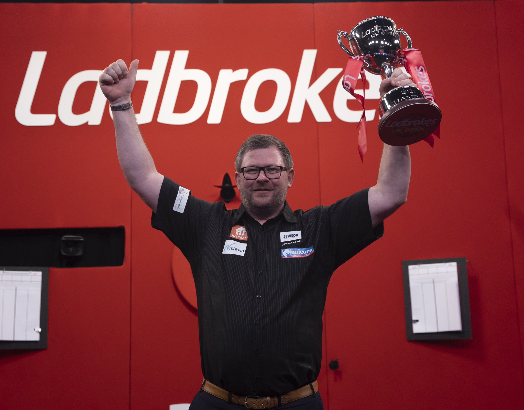 Wade beats Humphries to win 2021 UK Open Final