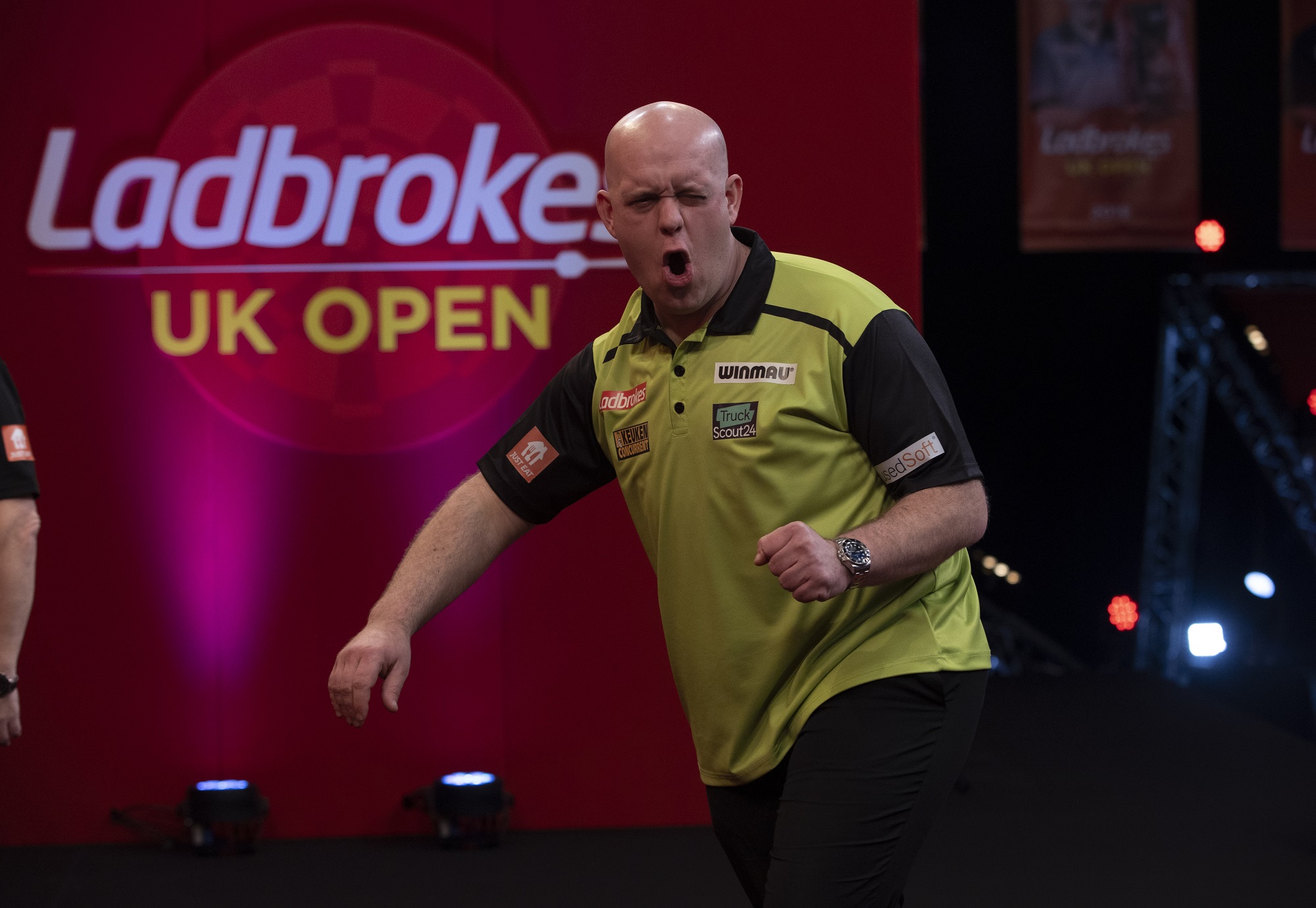 Big names avoid upsets on day one of Players Championship Finals