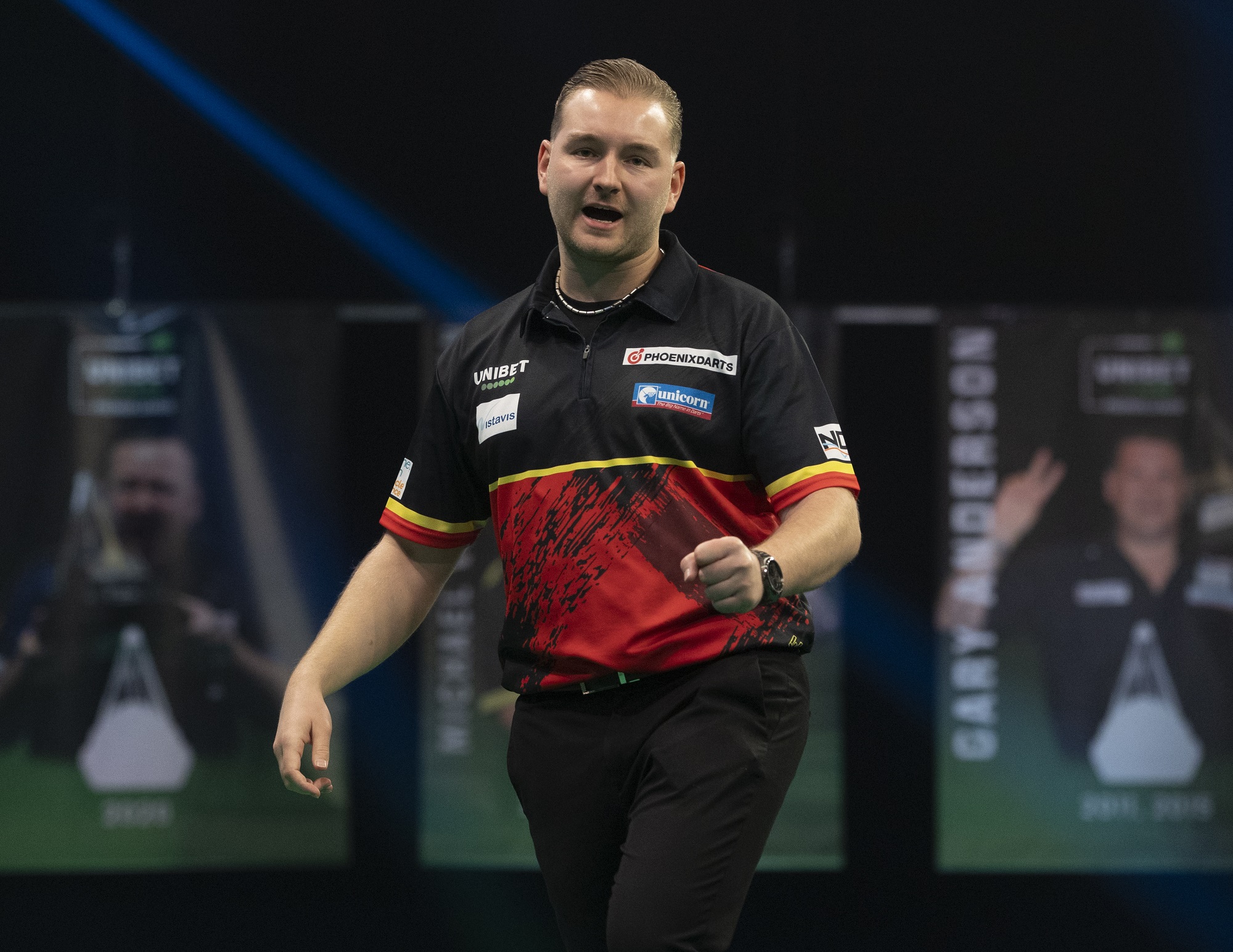 Van den Bergh beats Aspinall to force three way tie at top