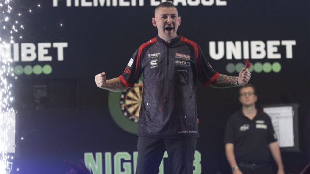 Aspinall and De Sousa into Premier League Darts Play-Offs