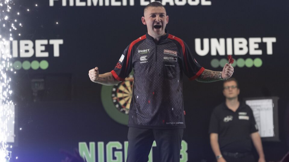 Aspinall and De Sousa into Premier League Darts Play-Offs