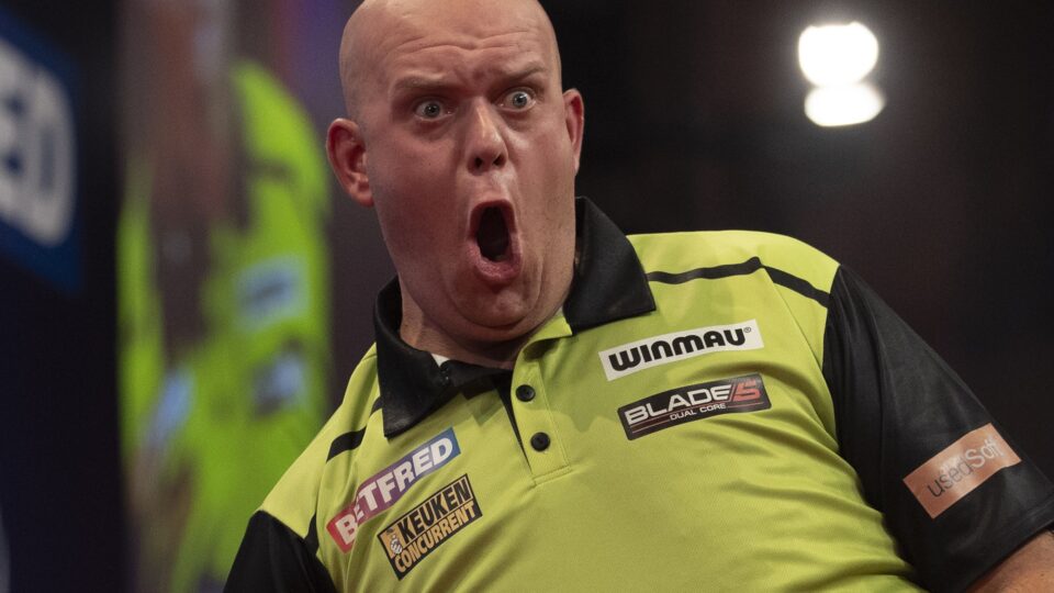 Van Gerwen battles to win on day three of World Matchplay