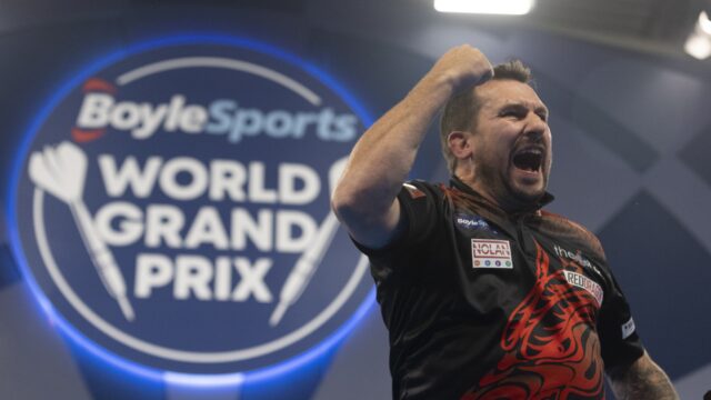 Clayton and Price fly Welsh flag on day five of BoyleSports World Grand Prix
