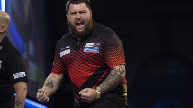 Price hits nine-darter in defeat to Smith on PDC World Championships Day Fourteen