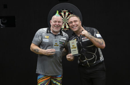 Price v Wright in the third Quarter-Final