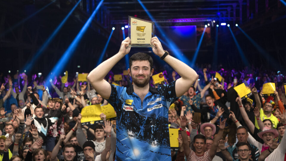 Humphries wins maiden European Tour title at the German Darts Grand Prix