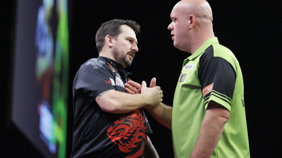 Clayton slams the whistlers in the crowd that mard night 11 in the Premier League.