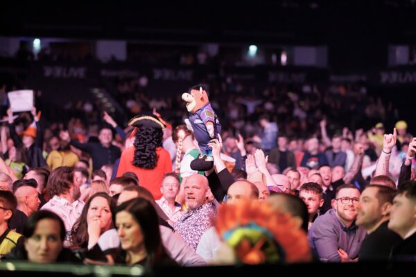 Clayton slams the whistlers in the crowd that mard night 11 in the Premier League.