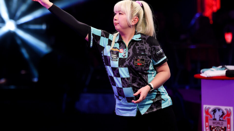 Suzuki sees off Turner to begin title defence 