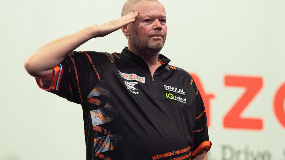 Brilliant van Barneveld stuns Price at the Grand Slam of Darts