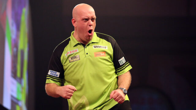 Van Gerwen and Smith battle into PDC World Darts Championship last 16