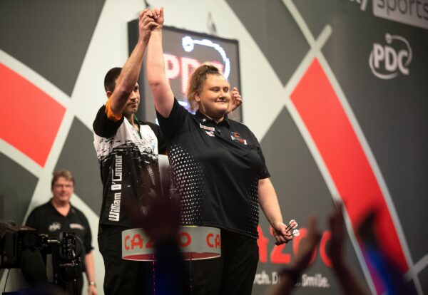 Suzuki ends the streak and shares day two titles with Greaves Suzuki ends the streak and shares day two titles with Greaves (PDC)