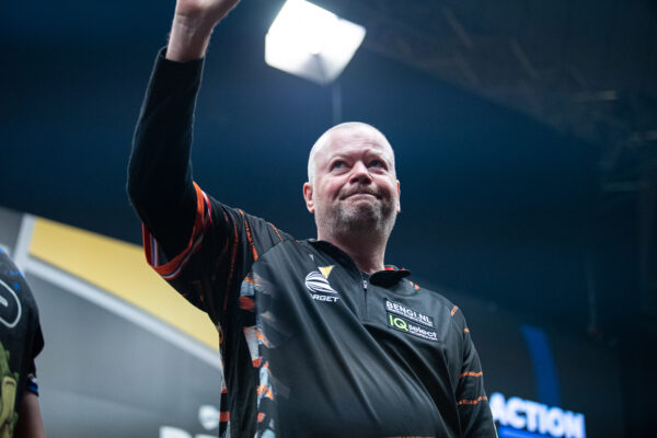 Van Barneveld sets up van Gerwen clash at the European Darts Open Van Barneveld sets up van Gerwen clash at the European Darts Open