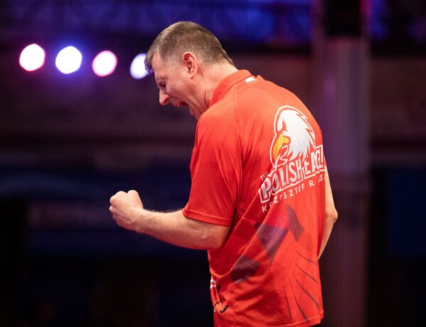 Ratajski shines to win Players Championship 9