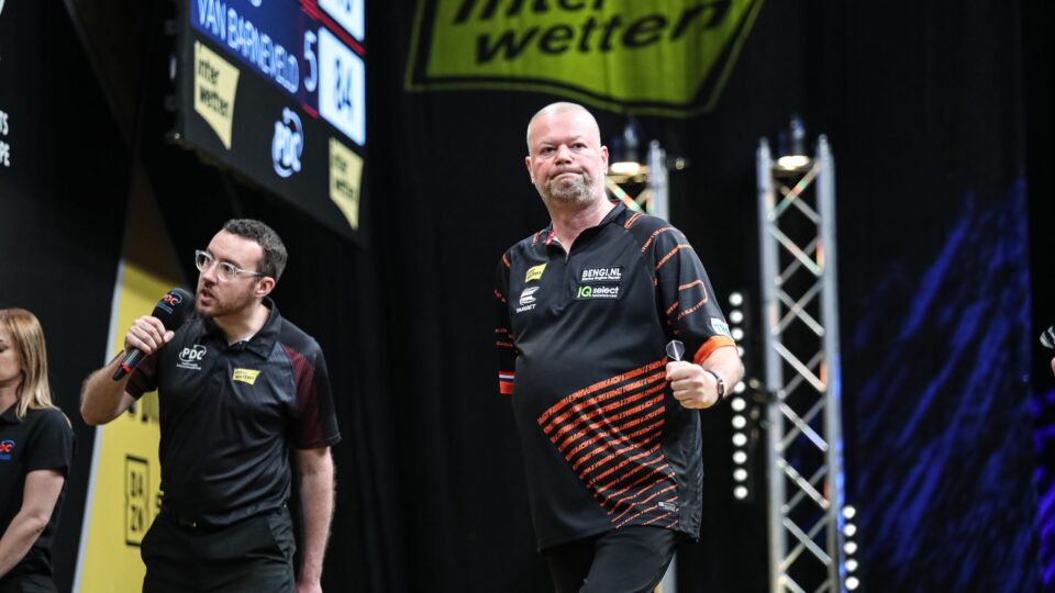 Van Barneveld dumps out MvG as Van Veen shines at the European Darts Matchplay