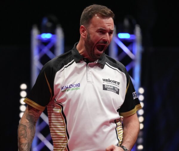 Van Veen keeps his World Grand Prix hopes alive