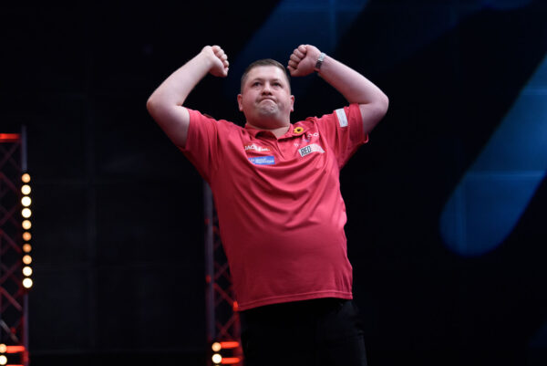 Price and Smith sent packing on night two of the World Series Finals as Barney and Brown rolled back the years 