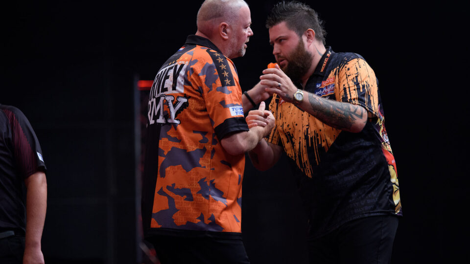 Price and Smith sent packing on night two of the World Series Finals as Barney and Brown rolled back the years 