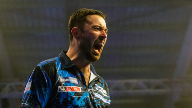 Humphries edges epic comeback on blockbuster quarter-final night at the World Grand Prix