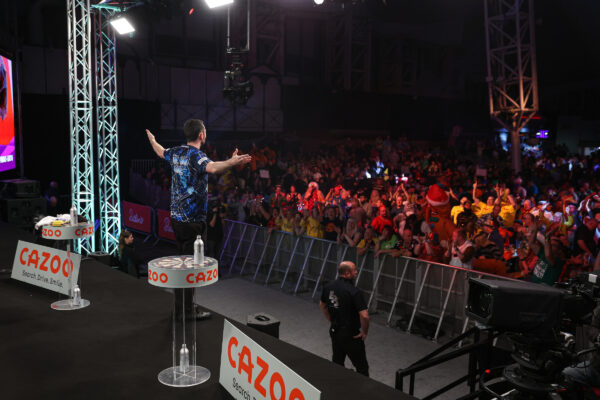 Record-breaking Van Gerwen continues title defence in Minehead
