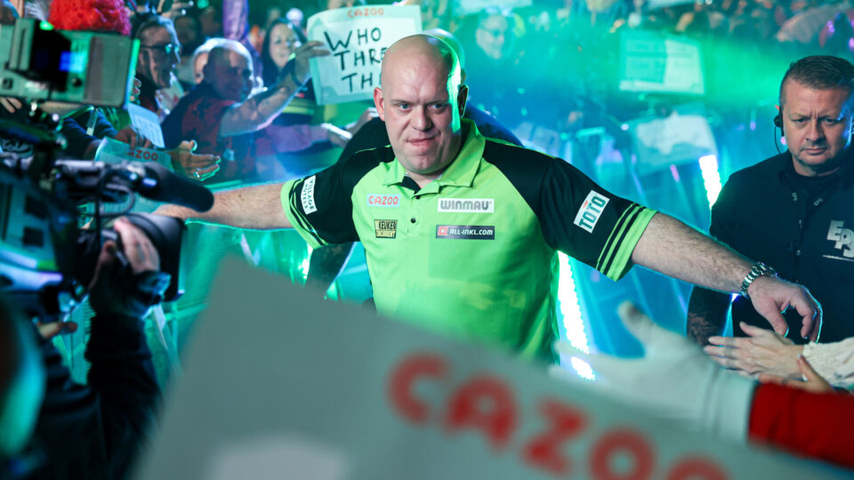Record-breaking Van Gerwen continues title defence in Minehead