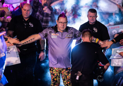 Peter Wright walks on