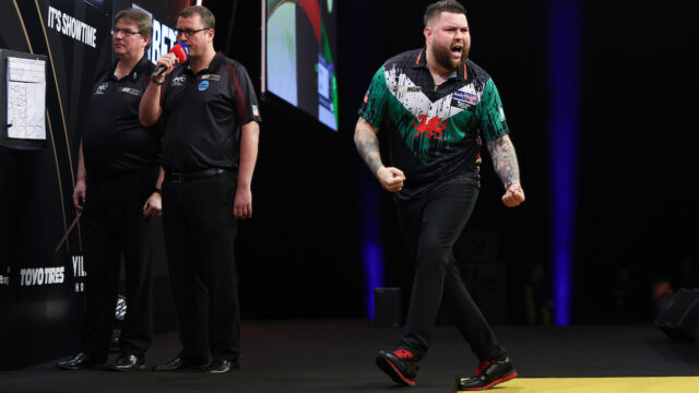 Smith starts 2024 BetMGM Premier League Darts with win