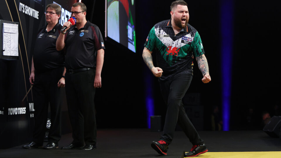 Smith starts 2024 BetMGM Premier League Darts with win