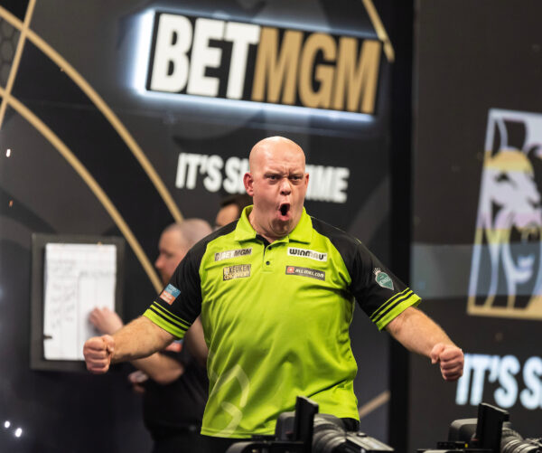 Micahel van Gerwen warns against the press hounding Luke Littler 
