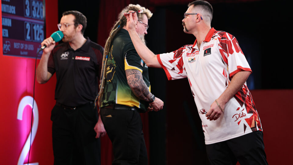 Damon Heta explains Simon Whitlock’s mid-game toilet break” Simon did say to me he’d throw the game and give it to me.”