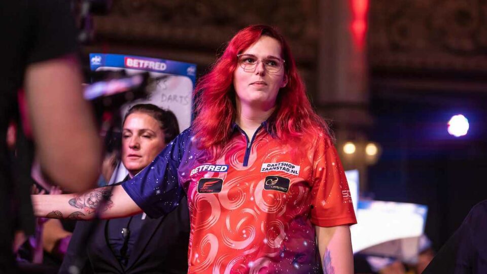 Noa-Lynn Van Leuven makes history on day one in Hildesheim