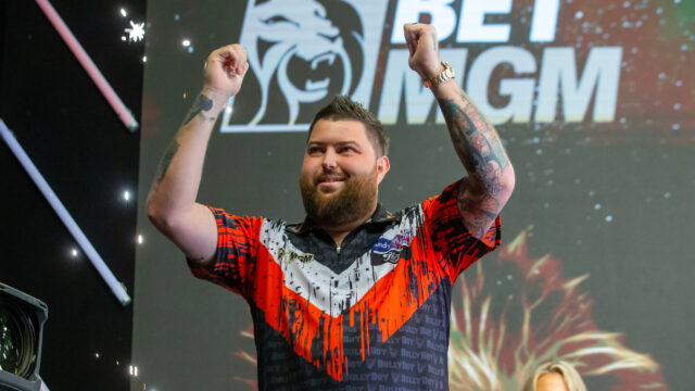 Smith wins final BetMGM Premier League Darts night in Sheffield, Littler finishes top of the league