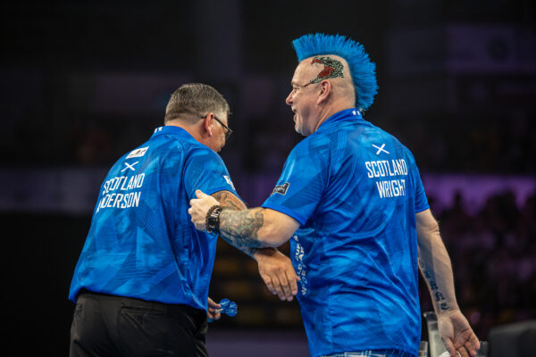 Anderson and Wright compare England darts to the England football side "It