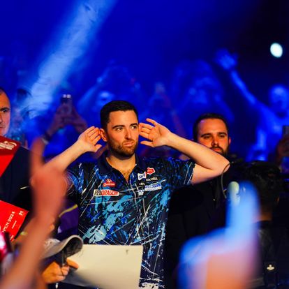 Sensational Humphries rounds off 2024 European Tour in style storming to his second  Czech Darts Open title