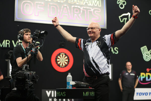Lukeman and Mansell book a date in the semi-finals as the drama continues at the Grand Slam of Darts Lukeman and Mansell book a date in the semi-finals as the drama continues at the Grand Slam of Darts