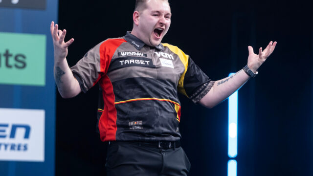 A 9-Darter from Dimitri van den Bergh sees him beat Michael van Gerwen for only the second time – 2025 Winmau World Masters Day 3