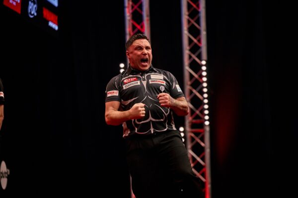 Van Gerwen survives a scare as the big names shine in Gottingen Van Gerwen survives a scare as the big names shine in Gottingen
