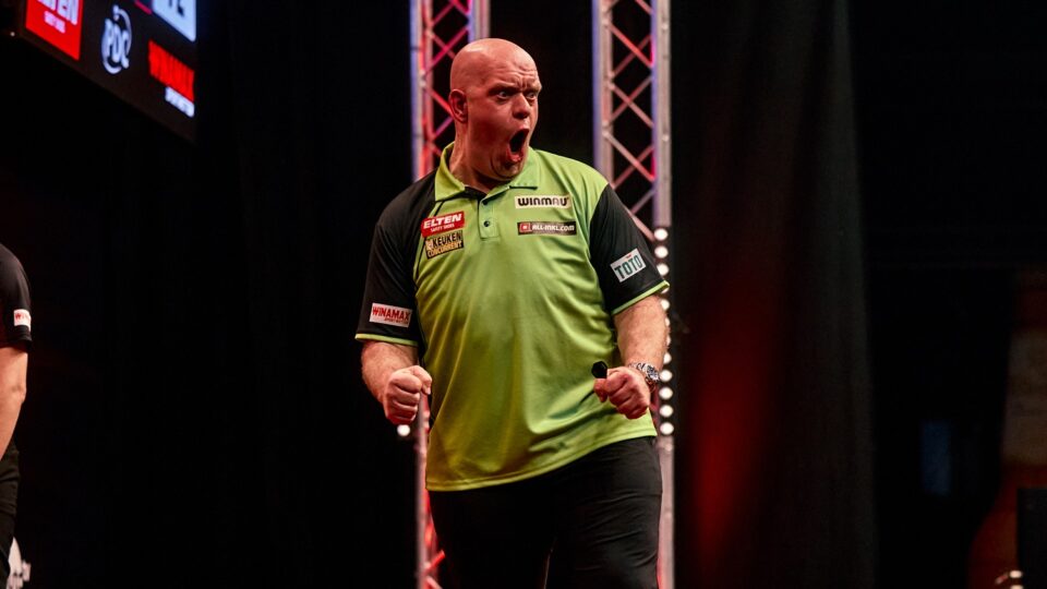 Van Gerwen survives a scare as the big names shine in Gottingen βI had to battle and that gives me energyβ