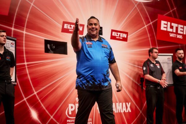 Van Gerwen survives a scare as the big names shine in Gottingen Van Gerwen survives a scare as the big names shine in Gottingen