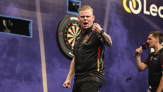 De Decker survives a huge scare on home soil to set up Humphries rematch as the Euro Tour returns 