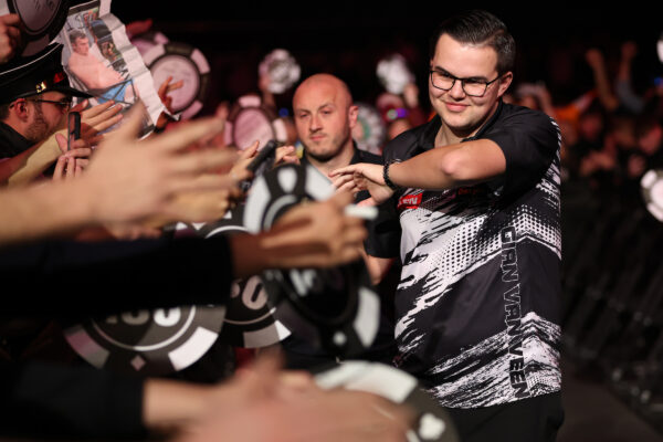 Epic Cullen comeback denies van Veen to clinch Players Championship 5