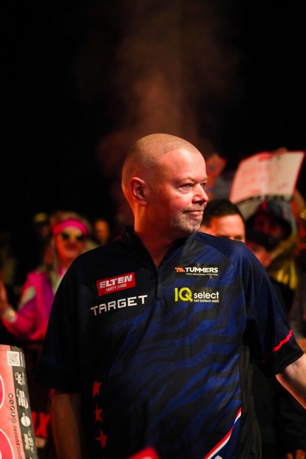 Tricole makes history in Riesa on an action-packed opening day at the 2025 International Darts Open
