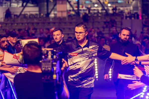 Smith dazzles and van Veen sets up Anderson clash on day one at the European Darts Grand Prix.